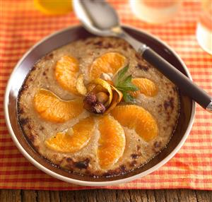 Naranjas gratinadas con crema de frutos secos. Receta disponible. Paso a paso disponible.