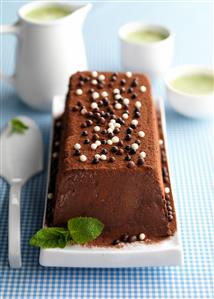 Terrina de chocolate con coulis de melón.Receta disponible