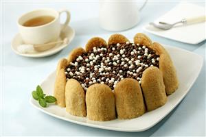 Carlota de pudding de chocolate. Receta disponible.