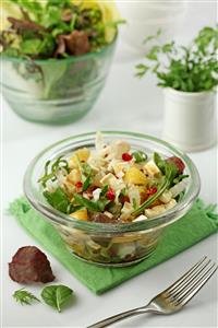 Ensalada con naranja y queso. Receta disponible TR.