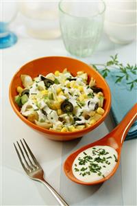 Ensalada de endivias y aguacate. Receta disponible.