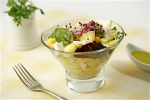 Ensalada caprichosa. Receta disponible.
