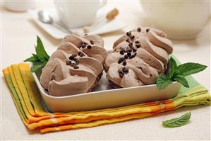 Merengues de chocolate. Receta disponible TR
