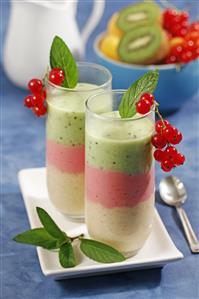 Mousse tricolor de frutas. Receta disponible. 