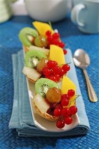 Tartaletas con chocolate y frutas. Receta disponible.