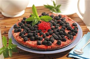 Tarta de moras con gelatina. Receta disponible.