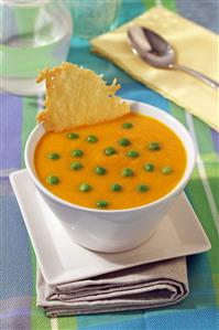 Sopa de calabaza con guisantes. Receta disponible.