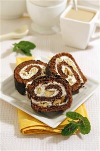 Brazo de chocolate con nueces. Receta disponible.