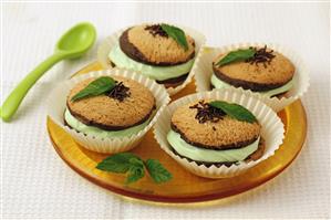 Whoopies de menta con chocolate. Receta disponible.
