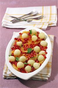 Mandarinas con melón y granada. Receta disponible.