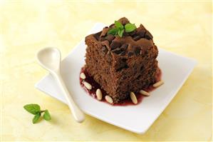 Brownie con mermelada de cerezas. Receta disponible.