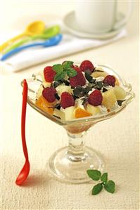 Copa de magdalena con frutas. Recta disponible.