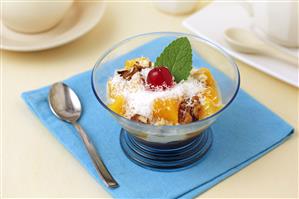 Copa de yogur con melocoton. Receta disponible.