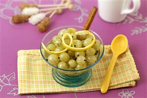 Uvas espinas en almibar. Receta disponible.