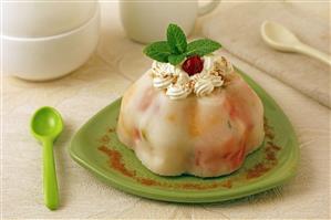 Helado de yogur con frutas. Receta disponible.