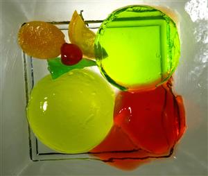 Gelatinas de kiwi, de frambuesa y de limon.