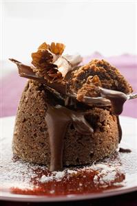 Chocolate souffl filled with chocolate sauce