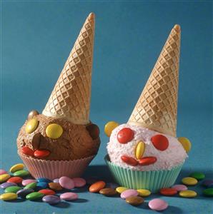 Ice Cream Cone Clowns with Candies. Receta disponible TR