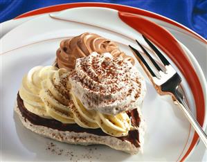 Meringue heart with chocolate cream