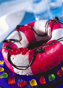 Sweet life-belt (strawberry cake with liquorice, 1)