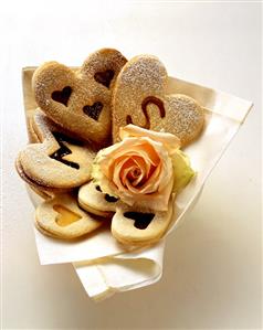 Biscuits with letters or hearts for a wedding (3)