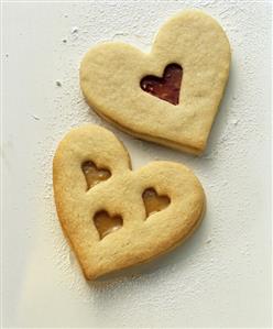 Heart-shaped biscuits with hearts for wedding (1)