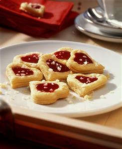 Puff pastry hearts filled with raspberry jam