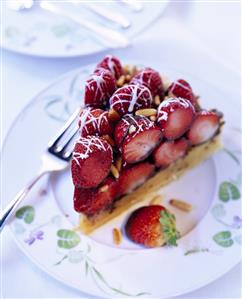 Tart with chocolate-coated strawberries (3)