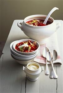 Bortsch with lamb shank, white cabbage and sour cream