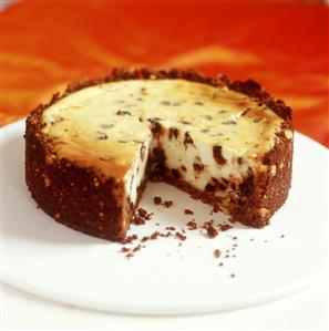 Cheesecake with pieces of chocolate