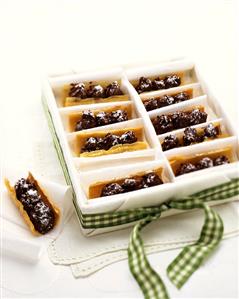 Filo pastries with spicy chocolate cream