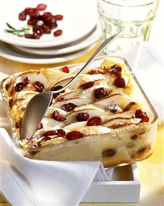 Apple quark pudding with cranberries