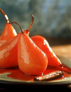 Pears in red wine with cinnamon