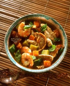 Vegetable soup with chicken, duck, pork & shrimps (Thailand)