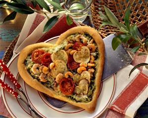 Pizza heart with shrimps, courgettes & cherry tomatoes