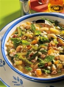 Minestrone alla lucchese (vegetable soup with beans & bacon)