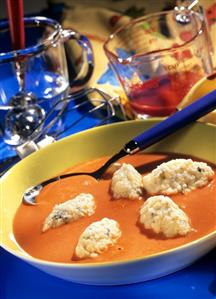 Tomato soup with dumplings (Vampire's dumpling soup)