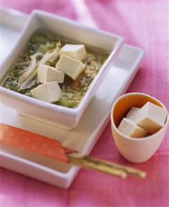 Clear soup with tofu, sprouts and mince (1)