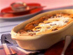 Cherry pudding with icing sugar