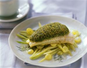 Baked pike-perch fillet on fennel and grapes (1)
