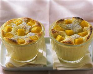 Mango quark pudding with vanilla and icing sugar