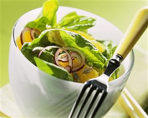 Orange and spinach salad with onions and sunflower seeds