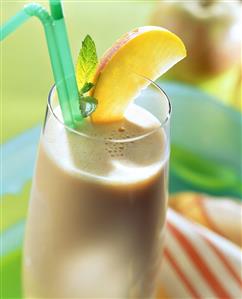 Apple and carrot milk, garnished with apple wedge