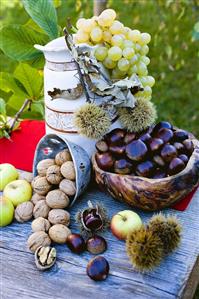 Grapes, sweet chestnuts, apples and nuts