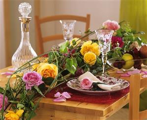 Garland of roses, Clematis and cord grass