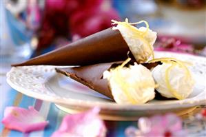 Chocolate cones filled with cream