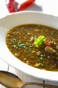 Leshta s chesun (Bulgarian lentil soup with garlic)