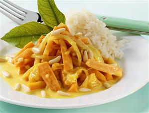 Carrot curry with apricots