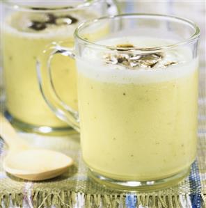 Creamed cucumber soup with dill paste