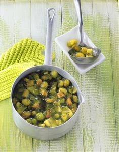 Green fruit compote (kiwi fruit, gooseberry, rhubarb)